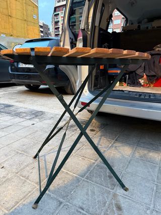 Tavolo rotondo in legno pieghevole per esterni