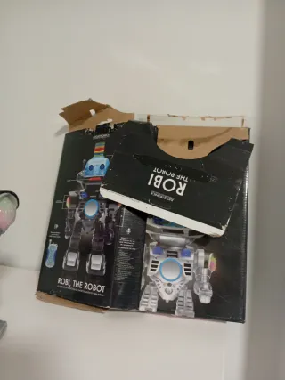 Robot Robi the Robot con mando