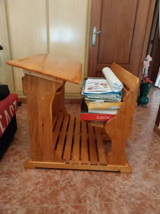 PUPITRE DE MADERA HECHO A MANO. Solo venta en pers