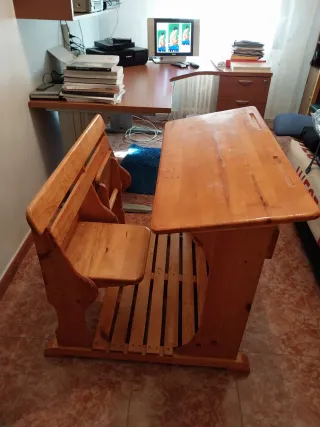 PUPITRE DE MADERA HECHO A MANO. Solo venta en pers
