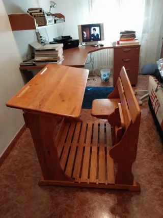 PUPITRE DE MADERA HECHO A MANO. Solo venta en pers
