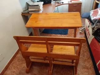 PUPITRE DE MADERA HECHO A MANO. Solo venta en pers