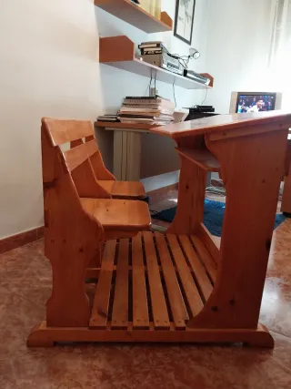 PUPITRE DE MADERA HECHO A MANO. Solo venta en pers