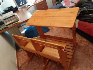 PUPITRE DE MADERA HECHO A MANO. Solo venta en pers