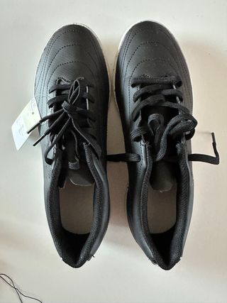 Zapatillas deportivas de futbol sala negra