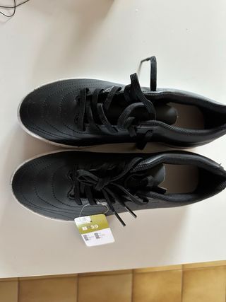Zapatillas deportivas de futbol sala negra