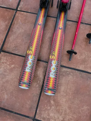 Esquís Rossignol con bastones