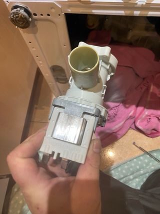 Tecnico per riparazione e installazione di elettrodomestici