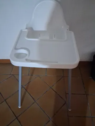 Trona de bebé blanca