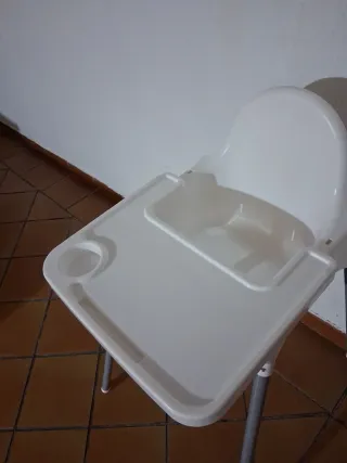 Trona de bebé blanca