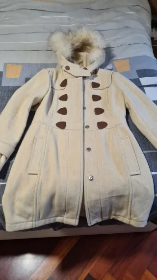 Abrigo de paño mujer beige con capucha