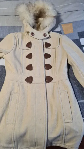 Abrigo de paño mujer beige con capucha