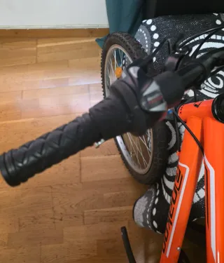 Bicicleta infantil naranja