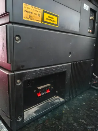 Equipo Hi-Fi Philips con altavoces