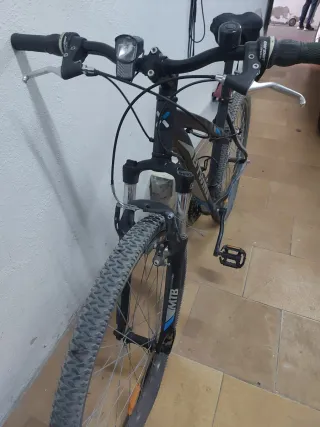 Bicicleta B'TWIN Negra