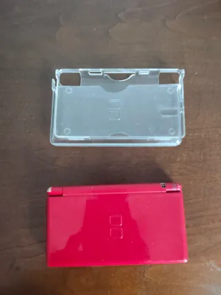 Nintendo DS y regalo la de color rojo