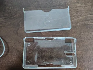 Nintendo DS y regalo la de color rojo