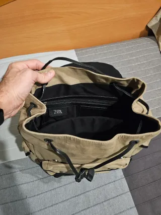 Mochila Zara Hombre Piel Beige y Negra