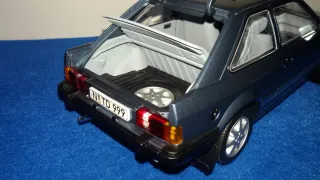 Maqueta Ford Escort SunStar 1:18