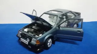 Maqueta Ford Escort SunStar 1:18