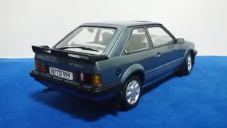 Maqueta Ford Escort SunStar 1:18
