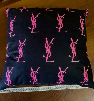 Cuscino nero e rosa Nuovissimo