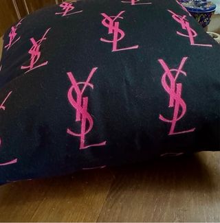 Cuscino nero e rosa Nuovissimo