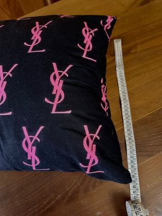 Cuscino nero e rosa Nuovissimo