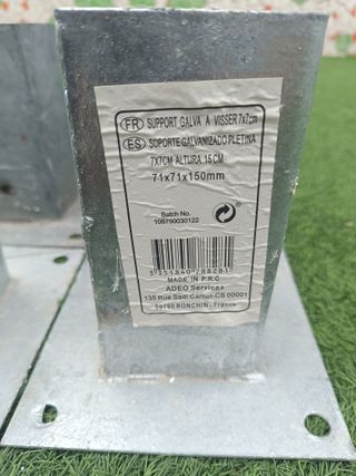 Soporte galvanizado para postes/estacas de madera