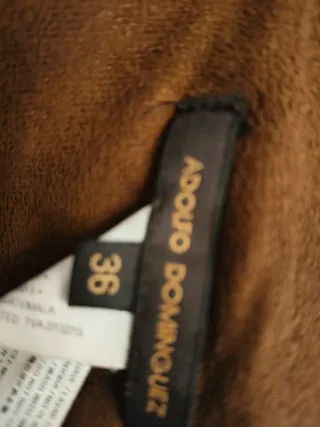 Abrigo marrón forrado.Interior de borreguito.