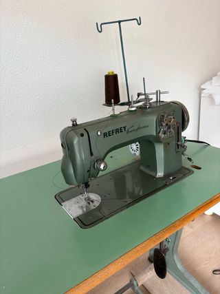 Máquina de coser Refrey Transforma 427