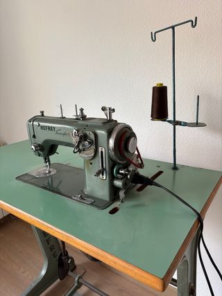 Máquina de coser Refrey Transforma 427