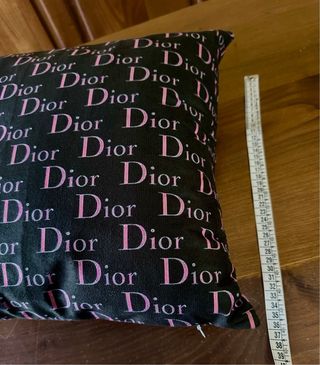 Cuscino nero e rosa nuovissimo