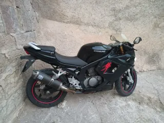 Hyosung GT 125R Negra Leer con atención.