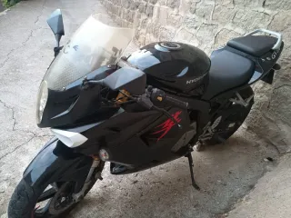 Hyosung GT 125R Negra Leer con atención.