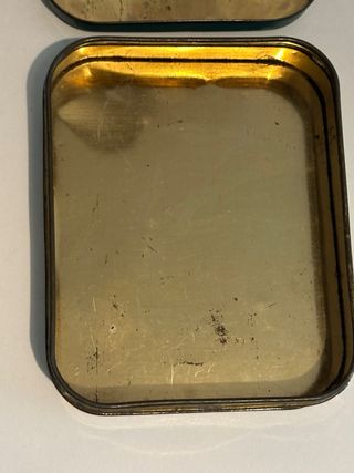 Scatola in latta decorata floreale