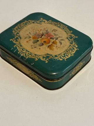 Scatola in latta decorata floreale