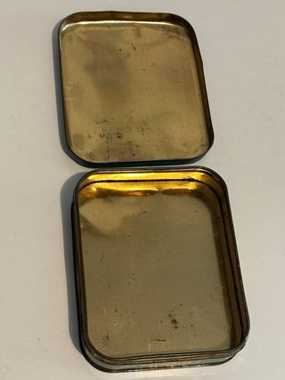 Scatola in latta decorata floreale