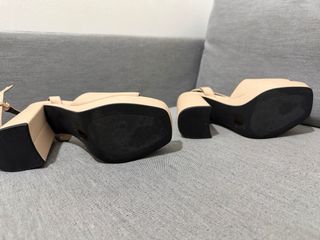 Sandalias Parfois Beige Plataforma Tacón