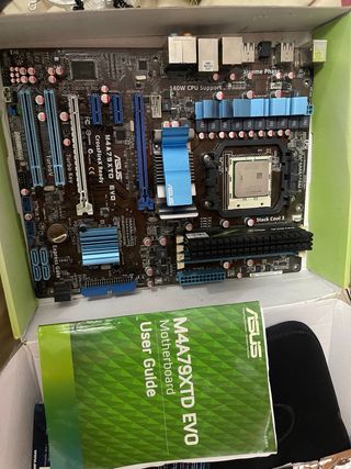 Placa base Asus M4A79XTD EVO con procesador y ram