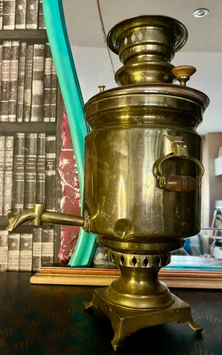 Samovar de latón antiguo