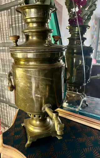 Samovar de latón antiguo