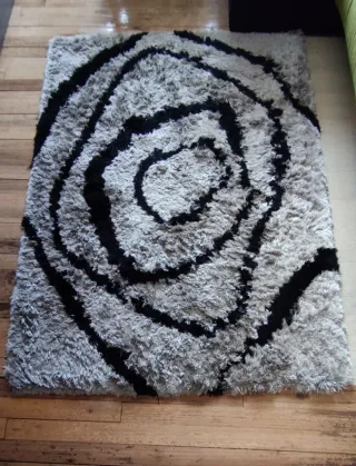 Alfombra pelo largo gris y negro
