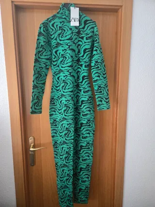 Mono Zara verde y negro estampado