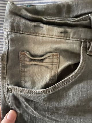 Pantalón vaquero gris