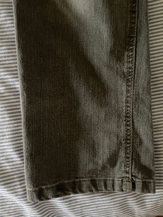 Pantalón vaquero gris