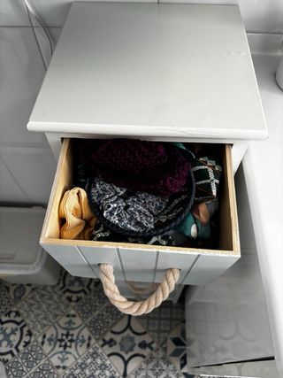 Cajonera de baño azul y blanco