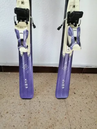 Esquís Morados 147,5cm con Fijaciones y bolsa bota