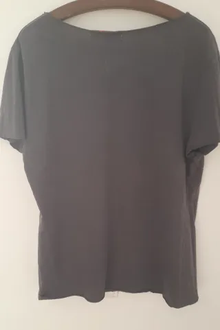 Camiseta pintada a mano White Rabbit