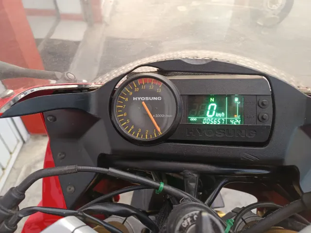 Hyosung GT 125 R Roja